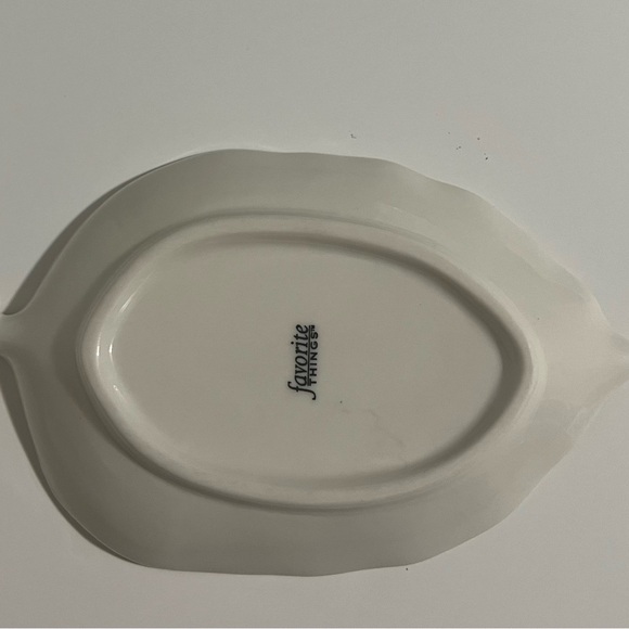 A sweet Dragonfly on a green leaf dish for candy, trinkets, keys, etc. - Picture 2 of 4